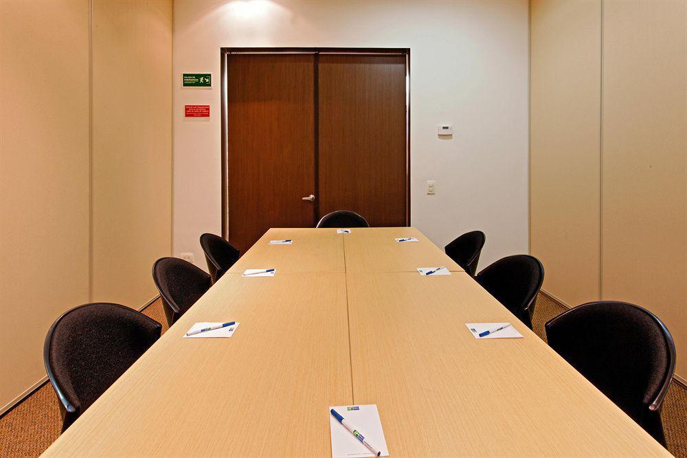 Holiday Inn Express Bogotá - Parque La 93, an IHG Hotel Servizi foto